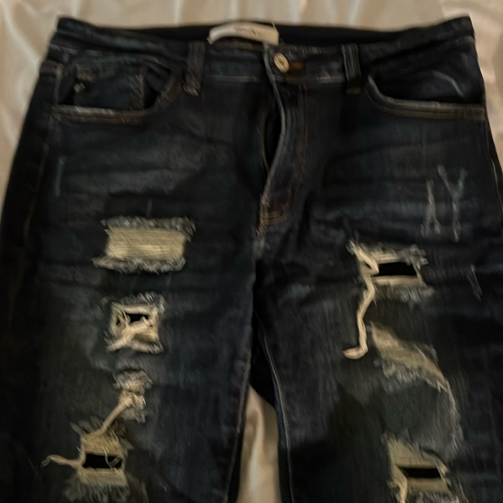 COPY - Distressed jeans